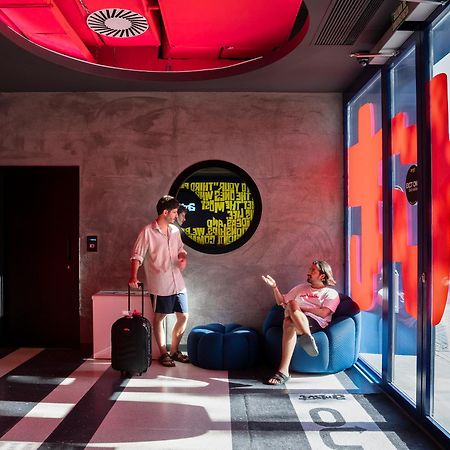 Amistat City Hostel Barcellona Esterno foto